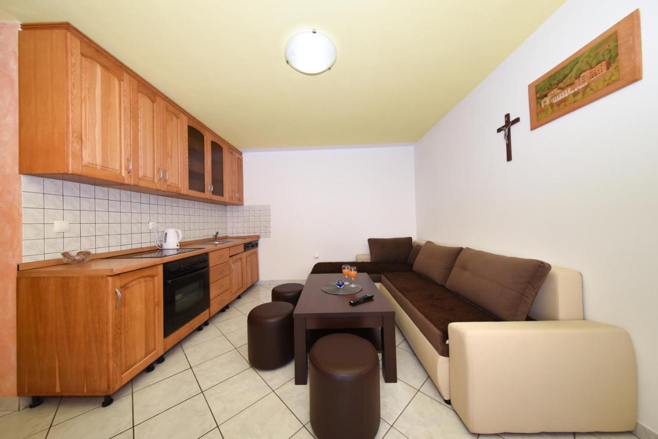 Apartments Krepo Вир Екстериор снимка